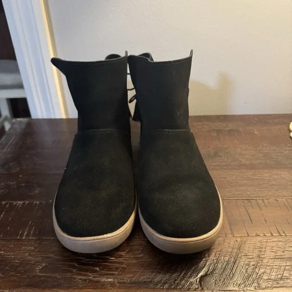 Koolaburra by Ugg Skyller Boots‎ Womens 8 Black Suede Tassel Ankle Moccasin Flat - Picture 2 of 9
